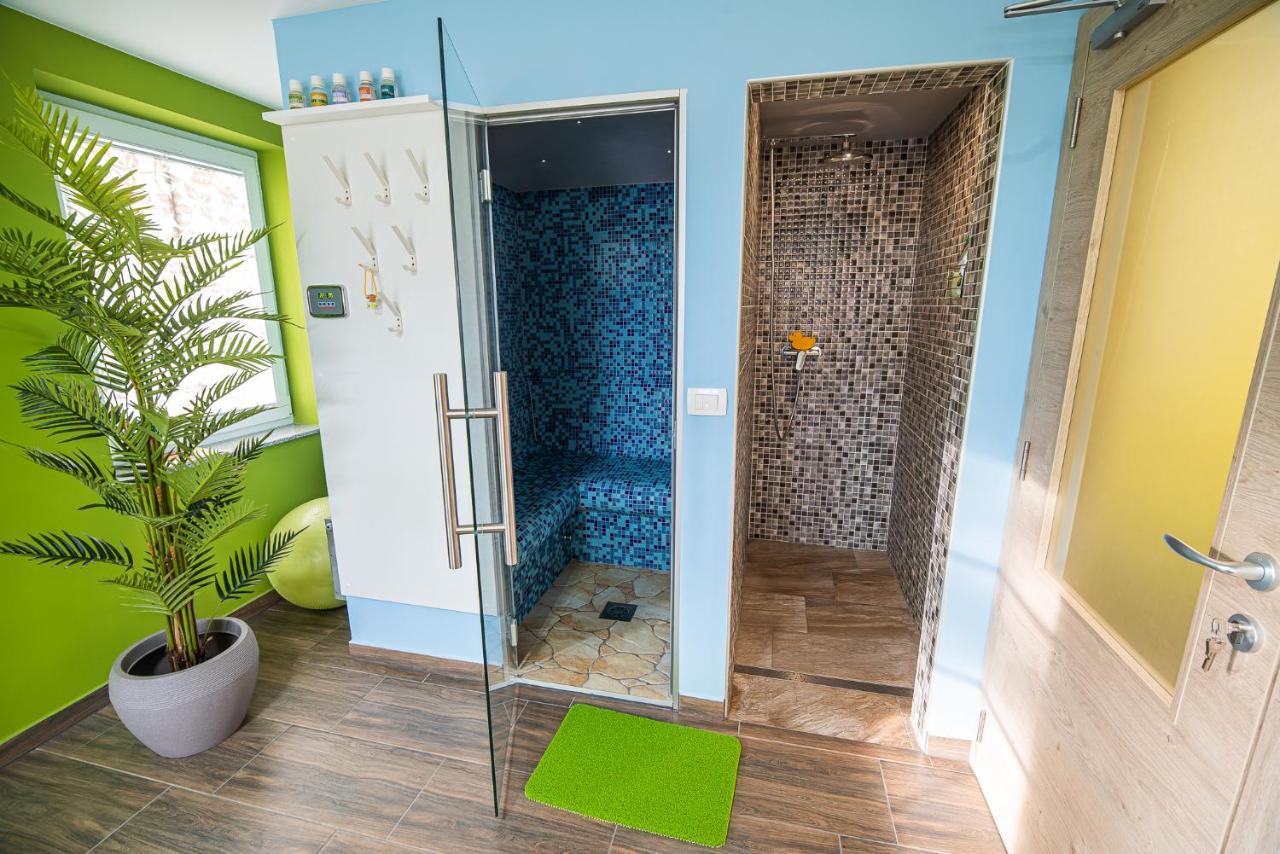 Holiday Home With Hot Tub And Sauna Sabina Rovte エクステリア 写真