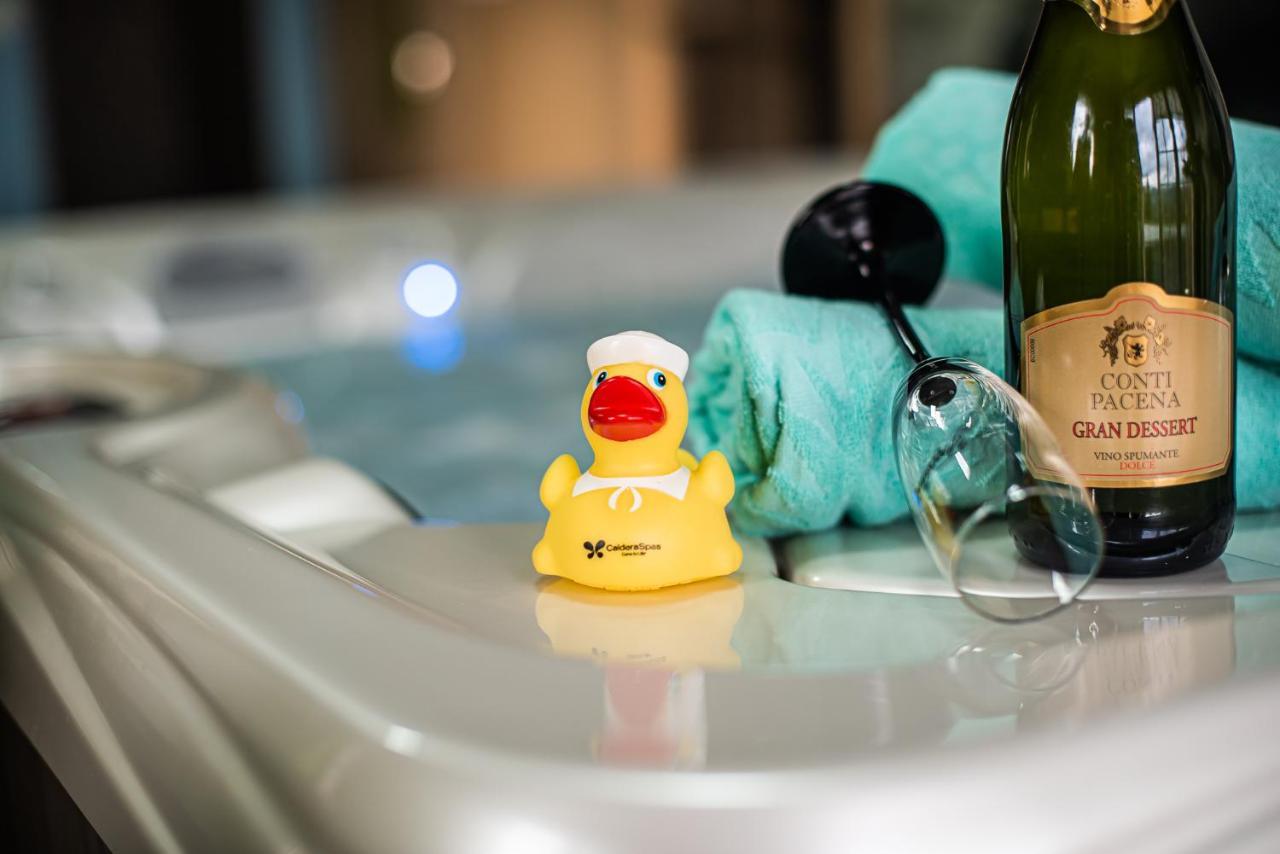 Holiday Home With Hot Tub And Sauna Sabina Rovte エクステリア 写真