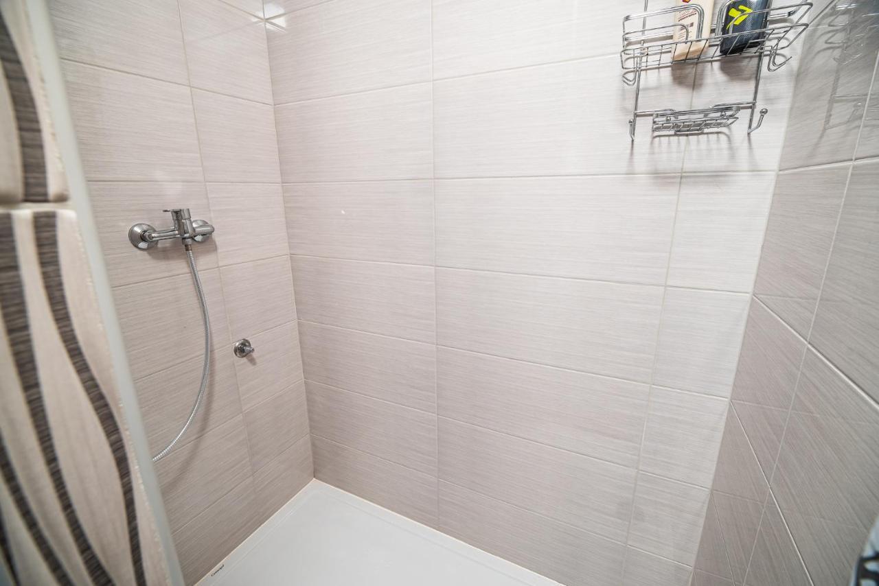 Holiday Home With Hot Tub And Sauna Sabina Rovte エクステリア 写真