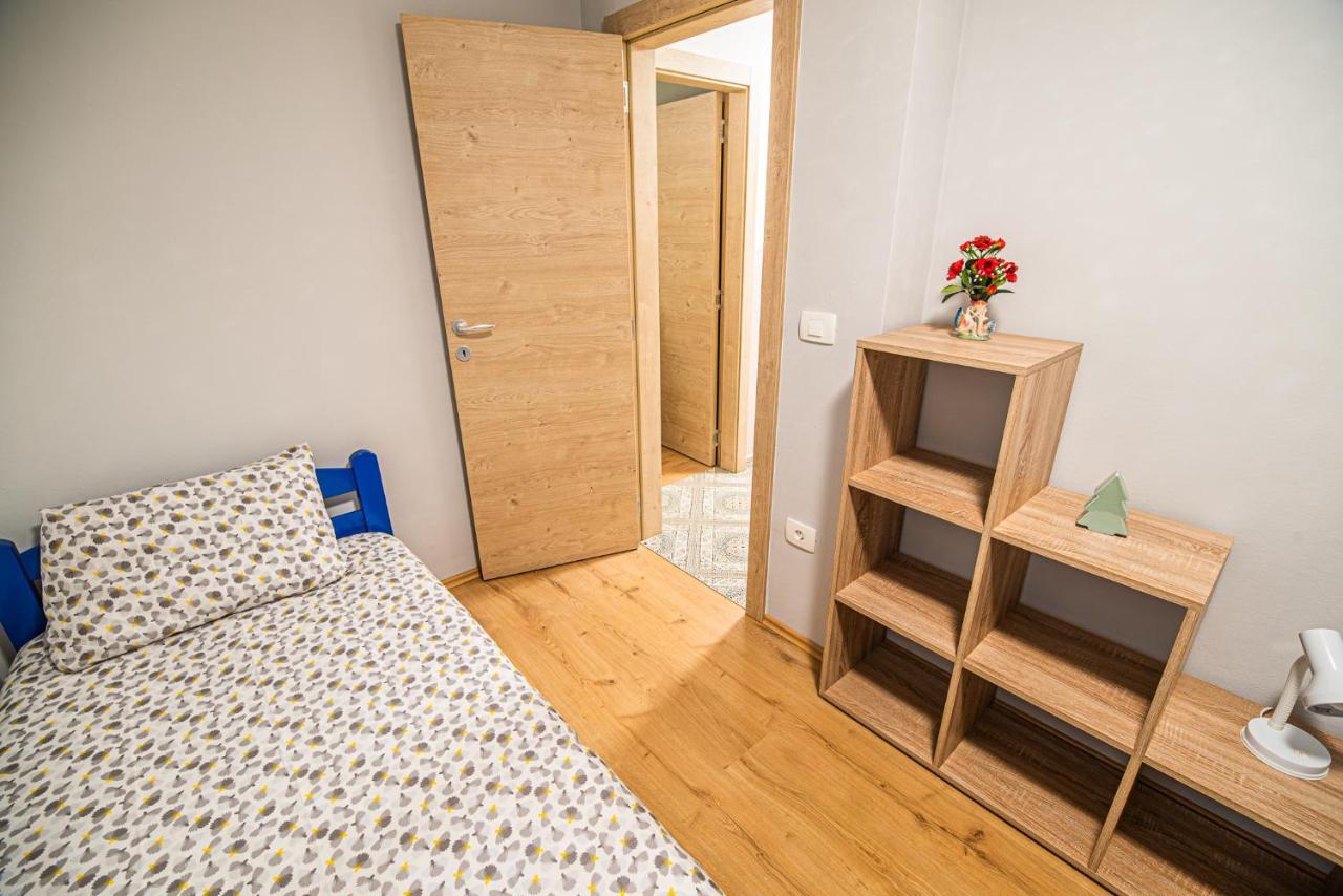 Holiday Home With Hot Tub And Sauna Sabina Rovte エクステリア 写真