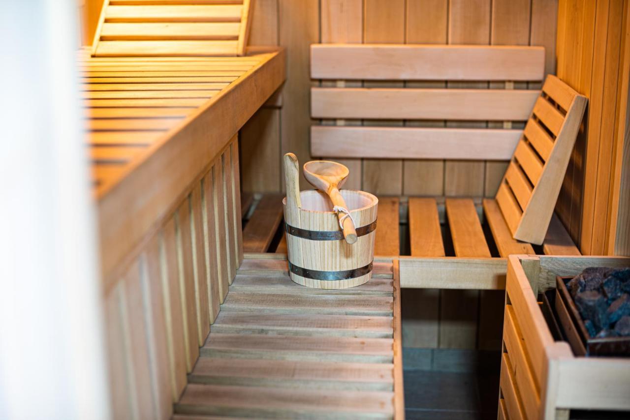 Holiday Home With Hot Tub And Sauna Sabina Rovte エクステリア 写真