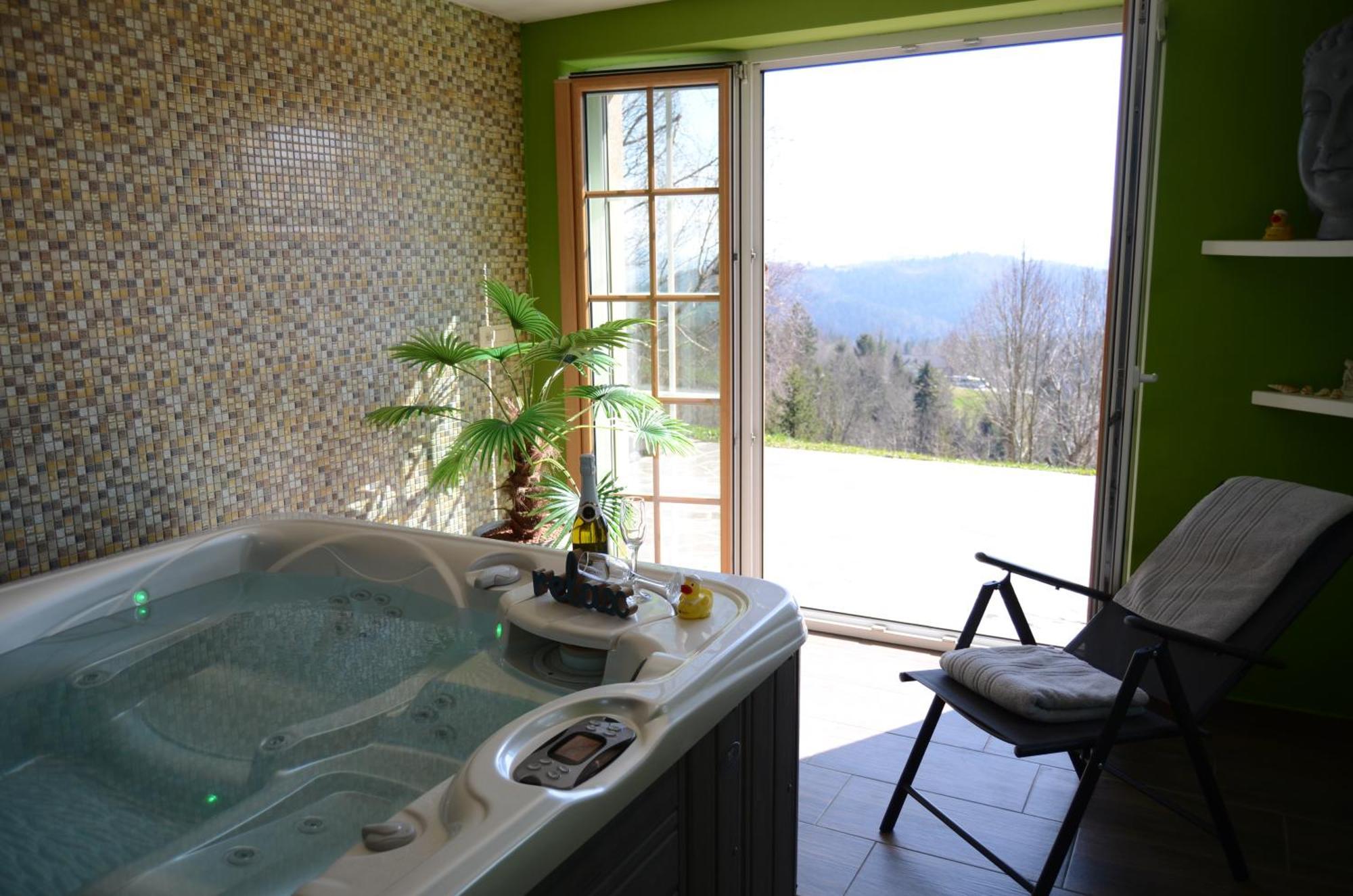 Holiday Home With Hot Tub And Sauna Sabina Rovte エクステリア 写真