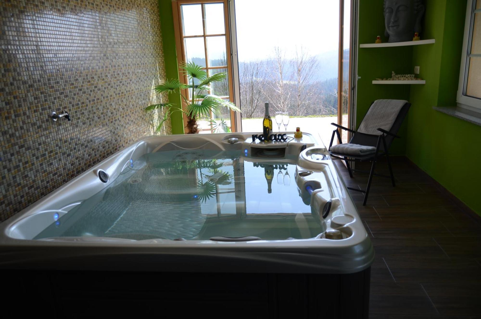 Holiday Home With Hot Tub And Sauna Sabina Rovte エクステリア 写真
