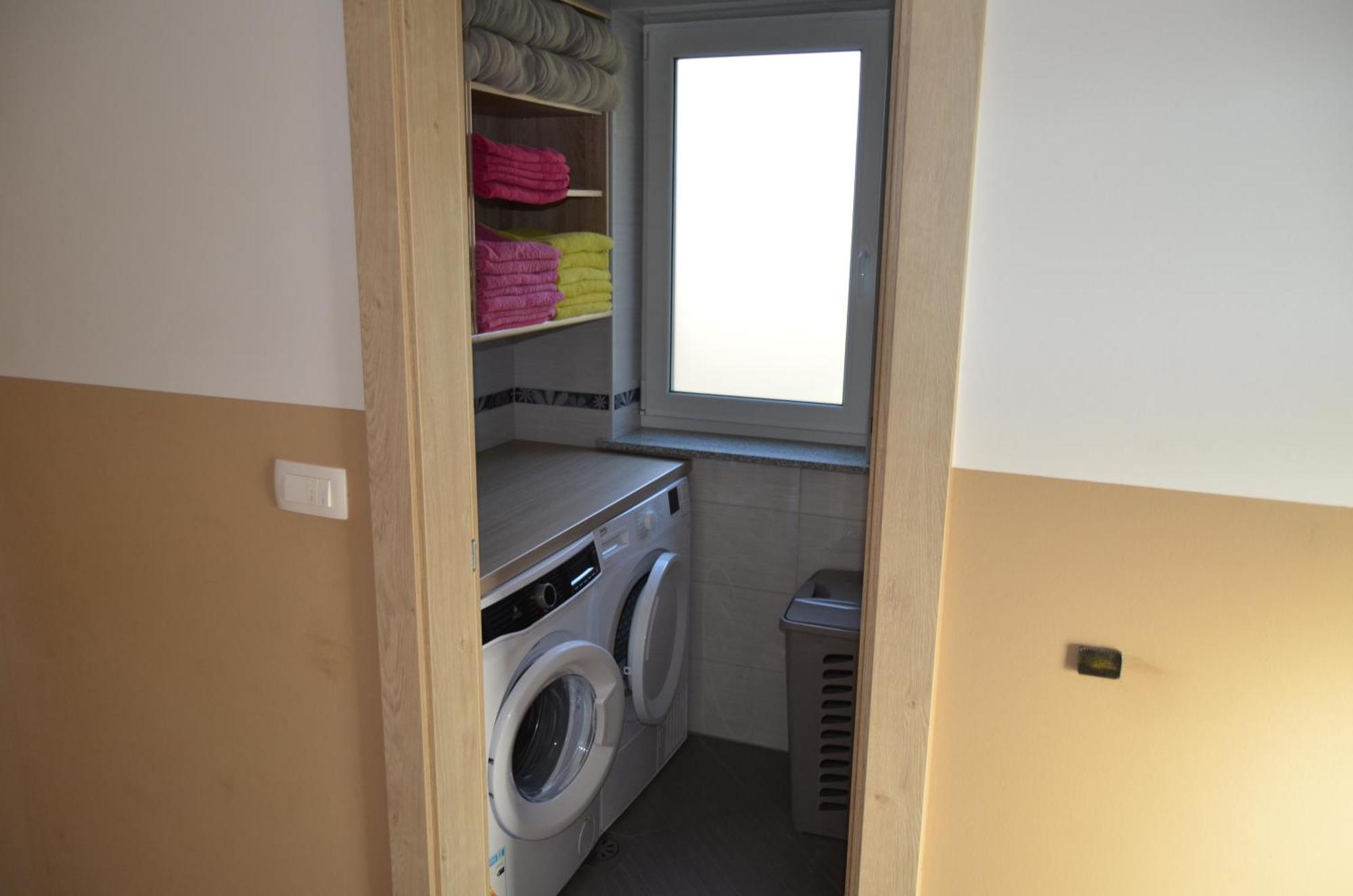 Holiday Home With Hot Tub And Sauna Sabina Rovte エクステリア 写真