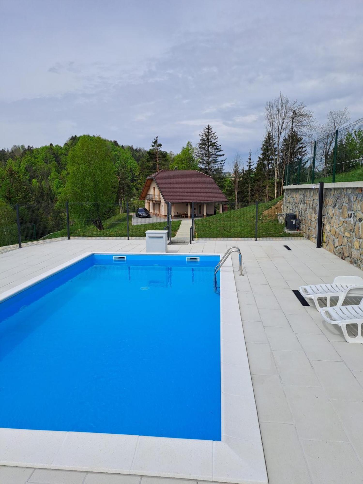 Holiday Home With Hot Tub And Sauna Sabina Rovte エクステリア 写真