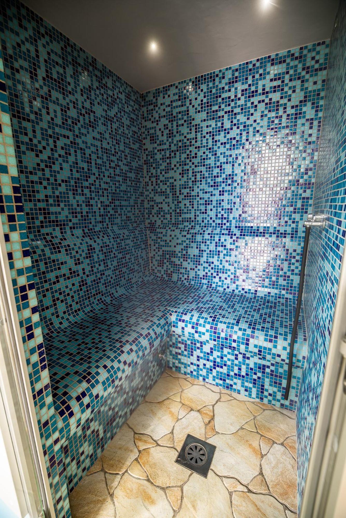 Holiday Home With Hot Tub And Sauna Sabina Rovte エクステリア 写真