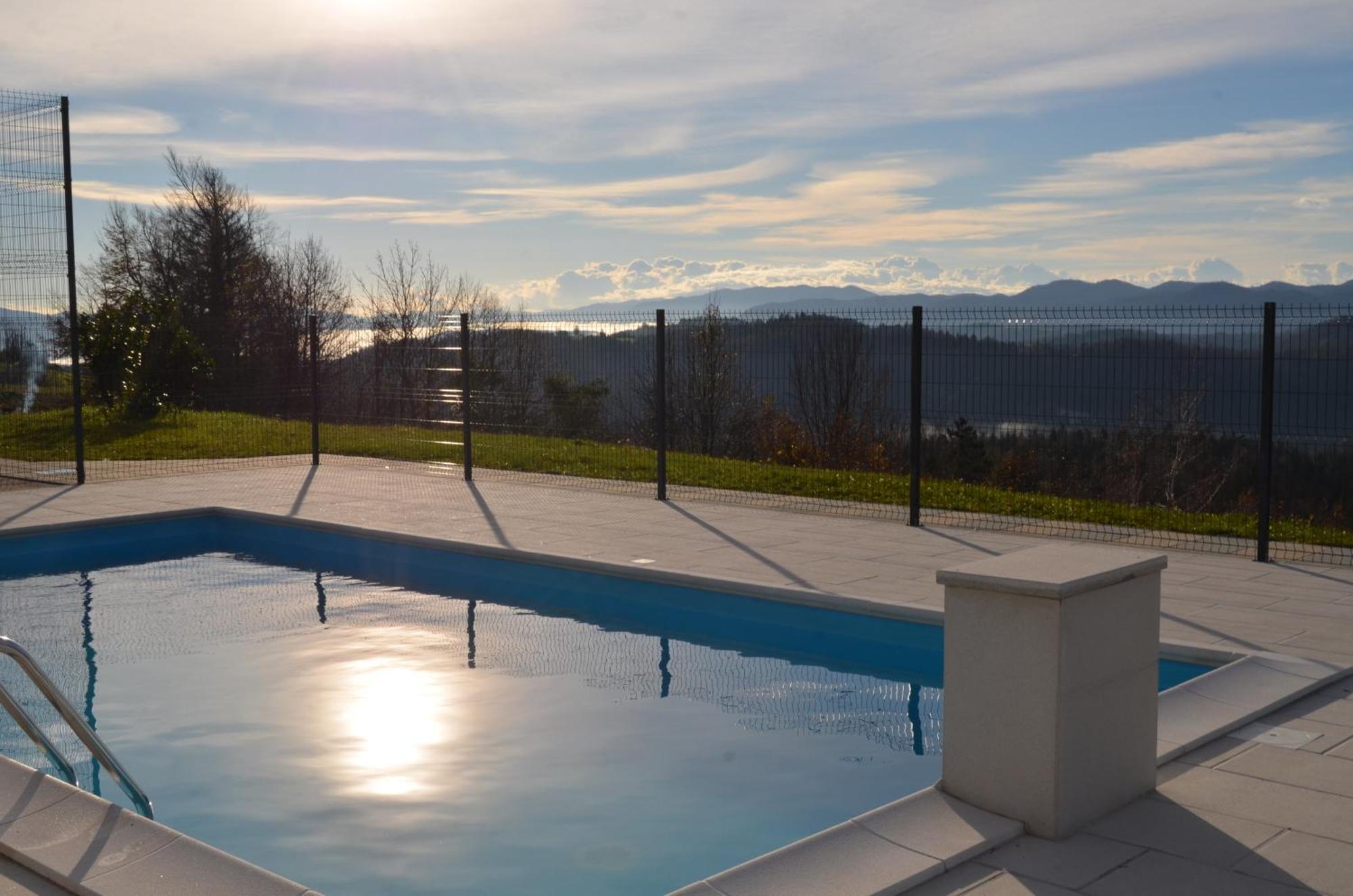 Holiday Home With Hot Tub And Sauna Sabina Rovte エクステリア 写真